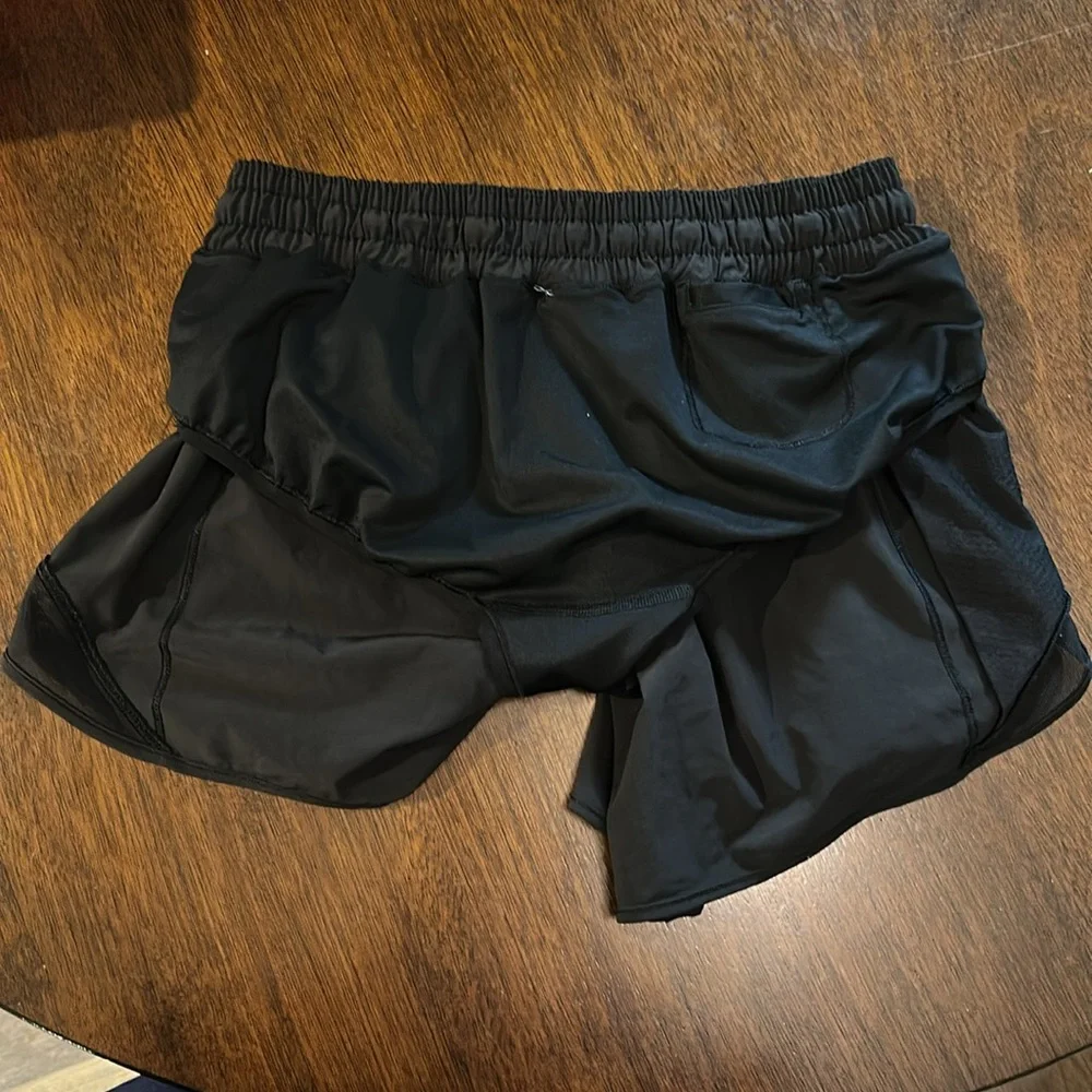 Lululemon Hotty Hot High-Rise Lined Short 4" size 4 in black - Picture 6 of 7
